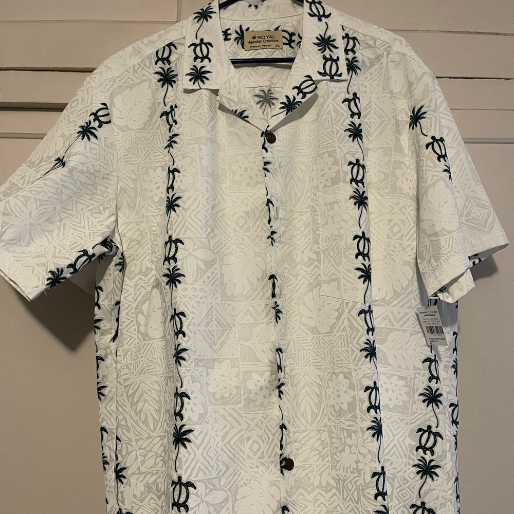 Royal Hawaiian brand bought from Hilo Hattie. Mens Hawaiian shirt